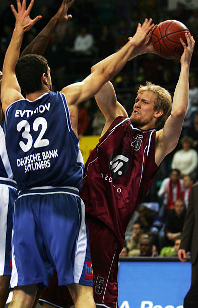 他的表现则 他的表现则